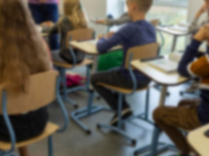 Młodzi policjanci edukują uczniów o odpowiedzialności prawnej i bezpieczeństwie