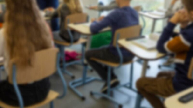 Młodzi policjanci edukują uczniów o odpowiedzialności prawnej i bezpieczeństwie